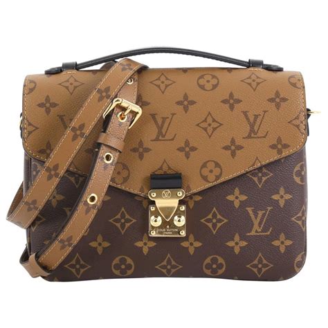 Louis Vuitton Pochette metis reverse